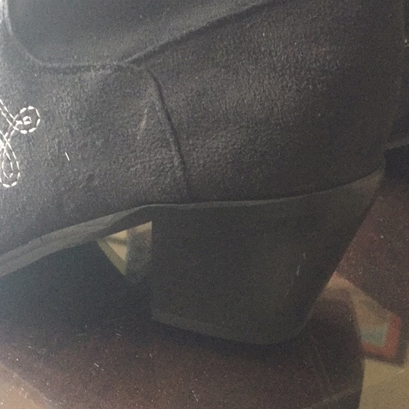 Boots - Picture 4 of 4